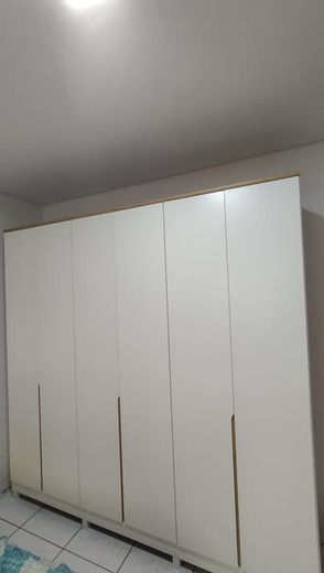 Armário de cozinha montado no Res. Canada