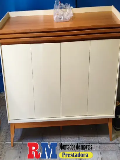 Montador de móveis residencial triunfo montando aparador madeirado elegante para sala de jantar