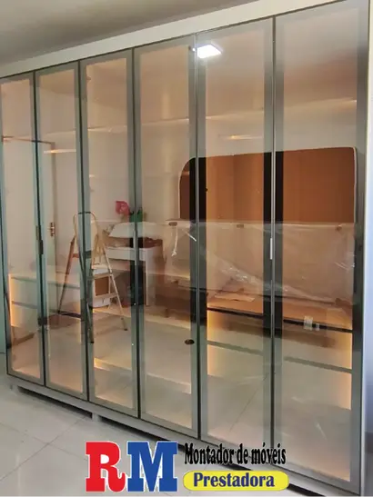 Montador de móveis residencial triunfo montando guarda roupa com portas de vidro espelhado sob medida