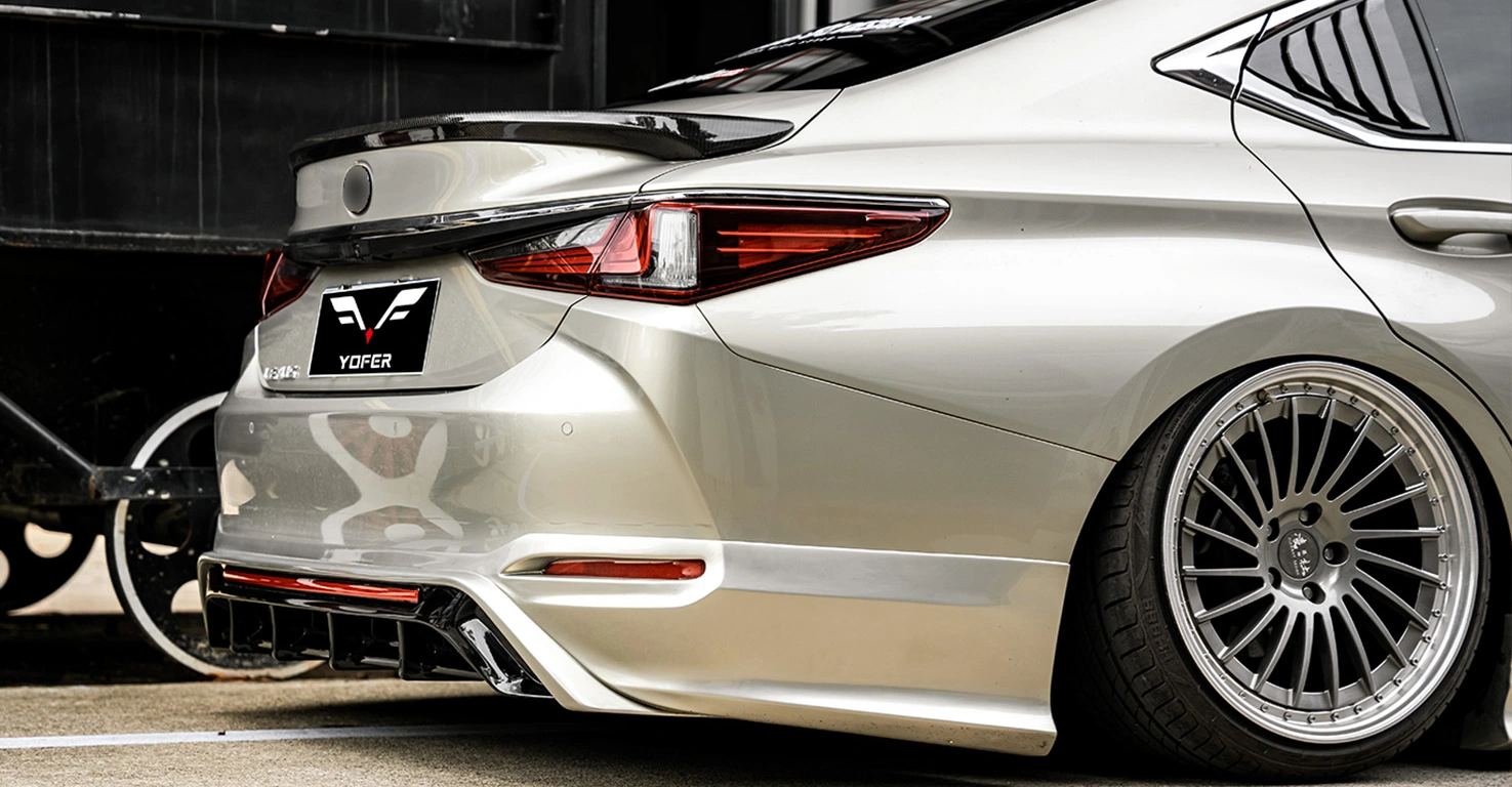 Lexus ES 2019 Body Kit Rear Diffuser Close Up