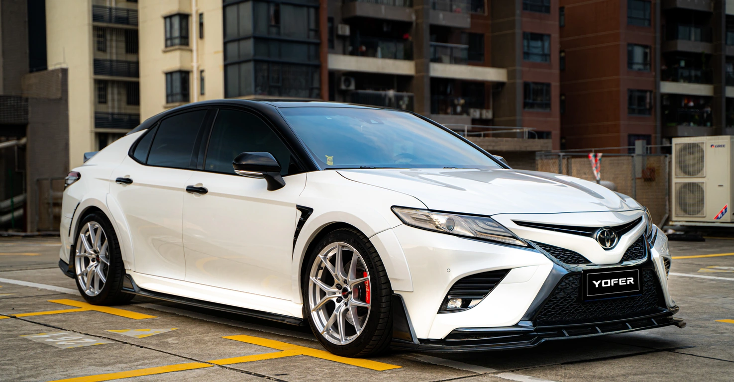 Toyota Camry 2018 Body Kit Front Right View