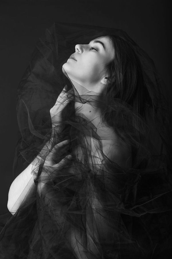 Minimalist_-_Portrait_-_Photography_-_Woman_-_Boudoir__gYhi.jpeg
