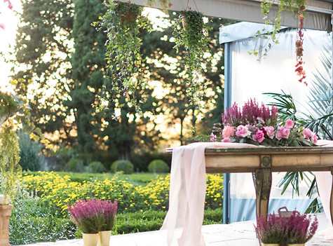 Sunset Wedding with seasonal flowers at Quinta do Torneiro are the picture perfect in Lisbon, Portugal.