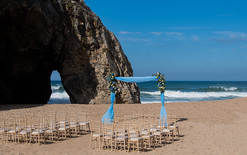 Beach Wedding Ceremony at Adrage Beach can be perfectly combined with a Quinta weddin at Quinta do Torneiro in Lisbon, Portugal.