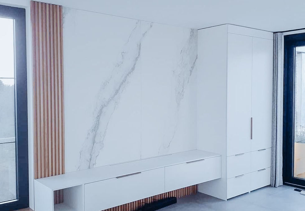 Woonkamer inrichting, maatkasten, TV-meubel