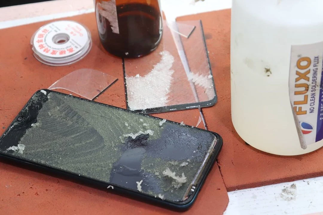 Cracked mobile screen repair process