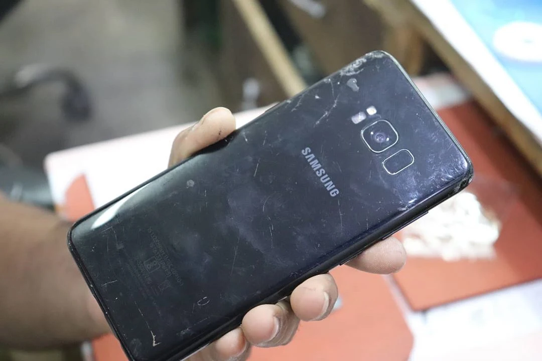 Cracked Samsung phone screen repair