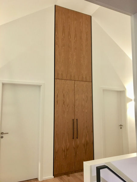 maßgefertigter Einbauschrank aus Eiche vom Tischler, hochwertiger Innenausbau nach Maß Burgdorf, Innenausbau nach Maß Celle, Innenausbau nach Maß Hannover, Innenausbau nach Maß Hamburg, Schrank nach Maß, Einbauschank Eiche vom Tischler,  