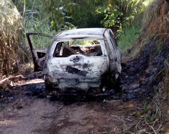 Barra Mansa: corpo carbonizado é encontrado dentro de carro
