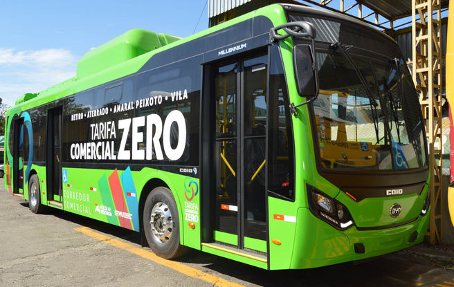 Prefeito Samuca Silva anuncia a vinda de mais dois ônibus elétricos para Volta Redonda
