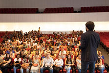 Prefeito Samuca Silva dá posse a funcionários da Saúde