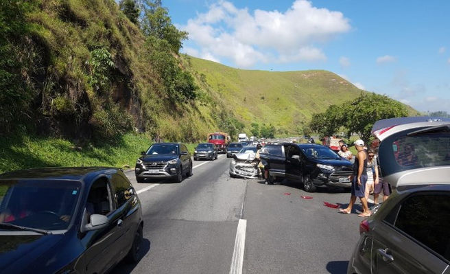 Acidente é registrado na Via Dutra, em Barra Mansa