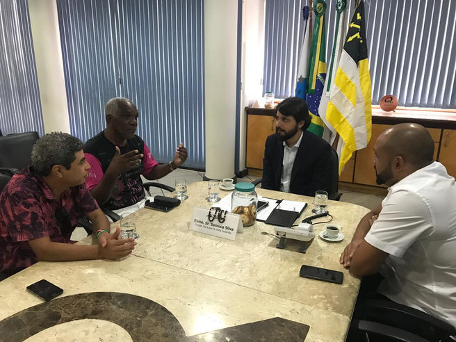 Samuca Silva recebe compositores do samba enredo campeão do Carnaval 2019