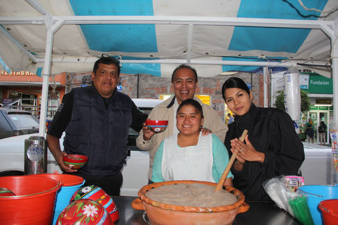 CELEBRA CON FAMILIAS ZACATELQUENSES ALCALDE TOMÁS OREA EL DÍA DEL AMOR Y LA AMISTAD