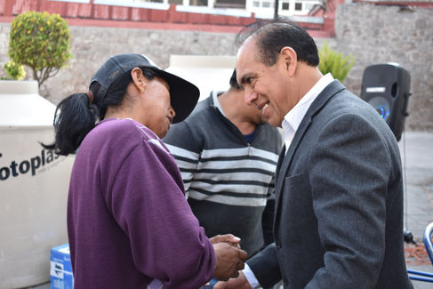 ENTREGA GOBIERNO MUNICIPAL DE ZACATELCO DECENAS DE TINACOS