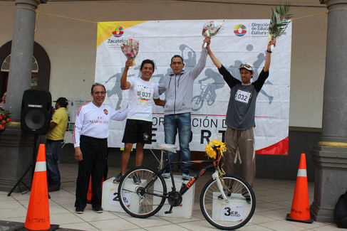 REALIZAN CARRERA DEL DÍA DEL PADRE EN ZACATELCO