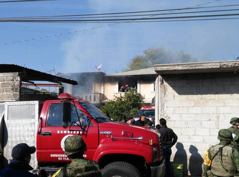 EXPLOSIÓN DENTRO DE UNA  BODEGA DE COHETES EN IXTACUIXTLA