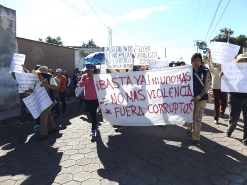 REALIZAN MARCHA PARA EXIGIR SEGURIDAD Y RENDICIÓN DE CUENTAS A PRESIDENTE MUNICIPAL.