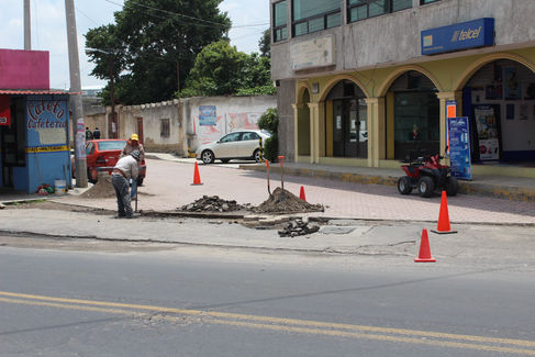 DIRECCIÓN DE SERVICIOS MUNICIPALES DE XICOHTZINCO, INICIA REPARACIÓN EN CALLES DE LA COMUNA.