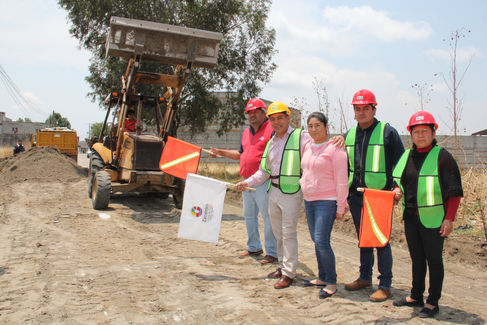 DAN BANDERAZO DE INICIO A TRABAJOS DE ADOQUINADO DE LA CALLE NUEVA REFORMA