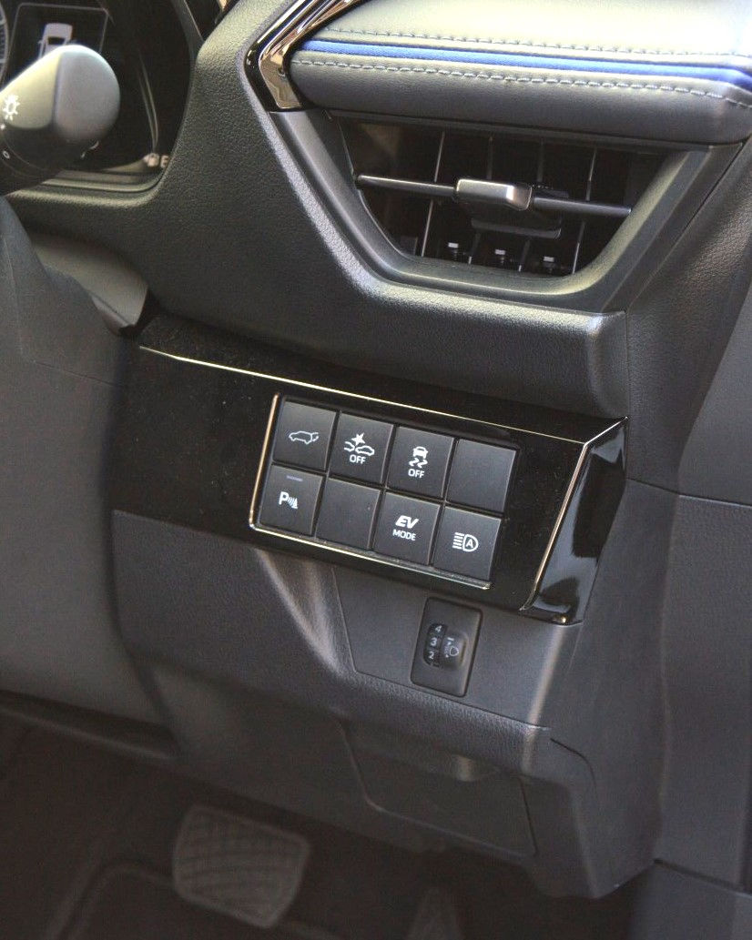 Fitur Vehicle Stability Control, Pre-collision braking dan Park Sensor bisa dinonaktifkan secara manual jika dirasa sedang tidak dibutuhkan.
