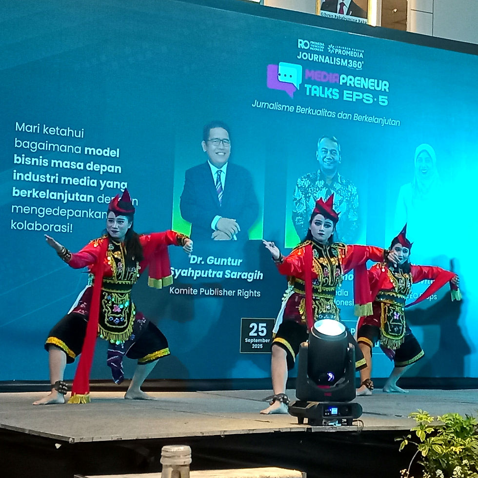 Pembukaan seminar Mediapreneur Talks sebagai rangkaian acara Journalism 360 di Hotel Santika Gubeng Surabaya (25/9/2025).