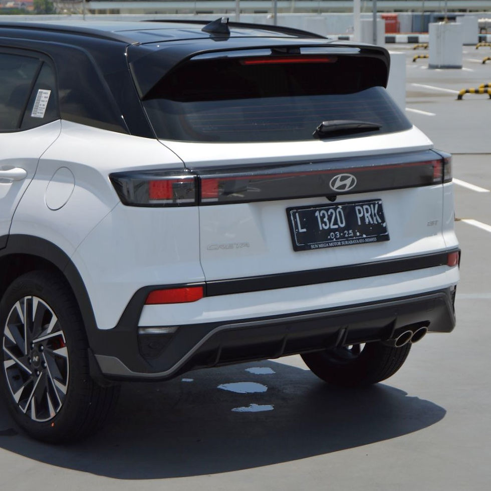 Tampak belakang ikutan terlihat mengotak imbas desain lampu barunya. Bumper N Line terlihat lebih agresif dengan aksen diffuser, spoiler atas dibuat dobel menghadirkan kesan kasta yang berbeda dengan varian non N Line.