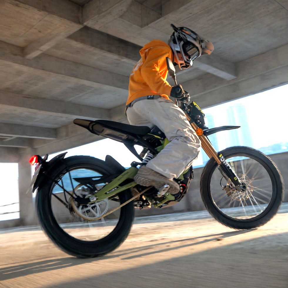 Surron Light Bee adalah e-moto yang dikembangkan oleh Surron atau Qiulong Technology perusahaan asal Chongqing, China terjual sekitar 16 ribu unit dalam setahun di AS..