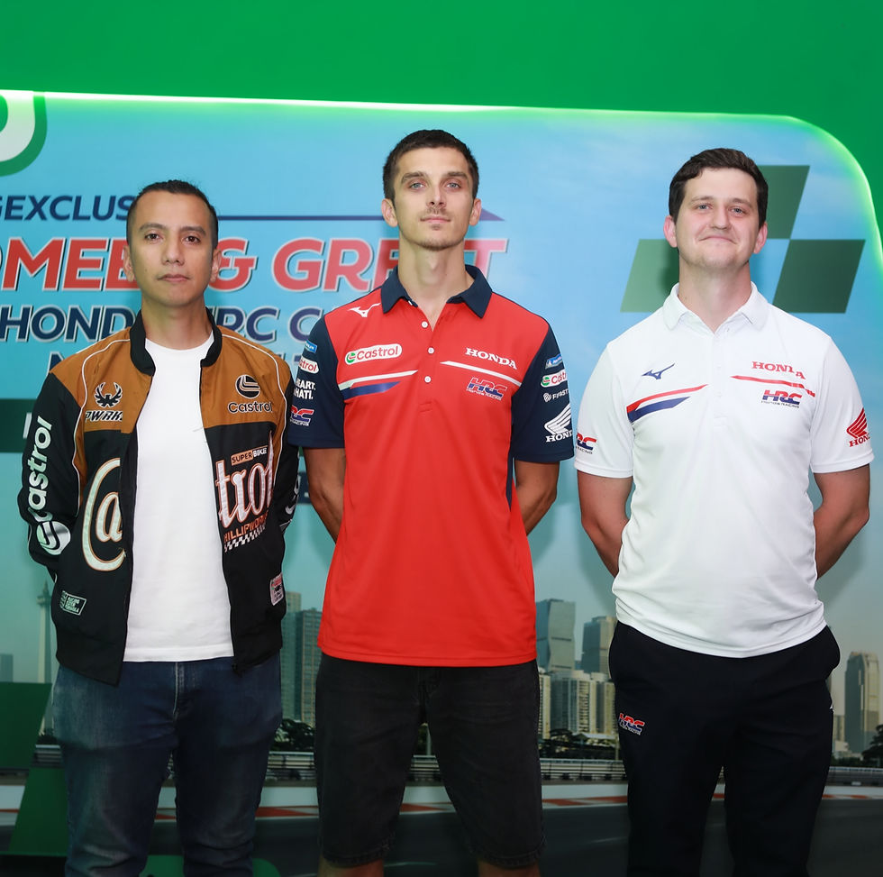 Dari kiri: Amanda Parikesit (Head of Marketing Castrol Indonesia), Luca Marini (Honda HRC Castrol MotoGP™ Team Rider), dan Harry Lloyd (Head of Marketing and Communications, Honda Racing Corporation (HRC). Castrol Indonesia.