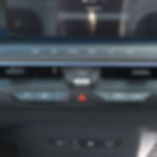 Capacitive touch button pada dasbor lalu tombol fisikal untuk climate control.