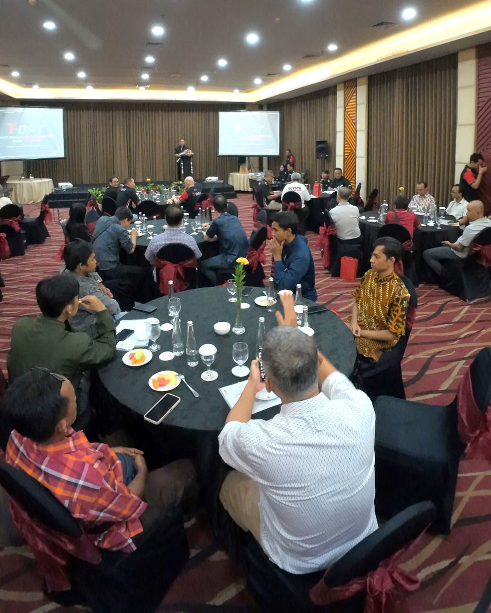 Mengundang direct customer di wilayah Surabaya untuk memperkenalkan line up produk terbaru T-OPT.
