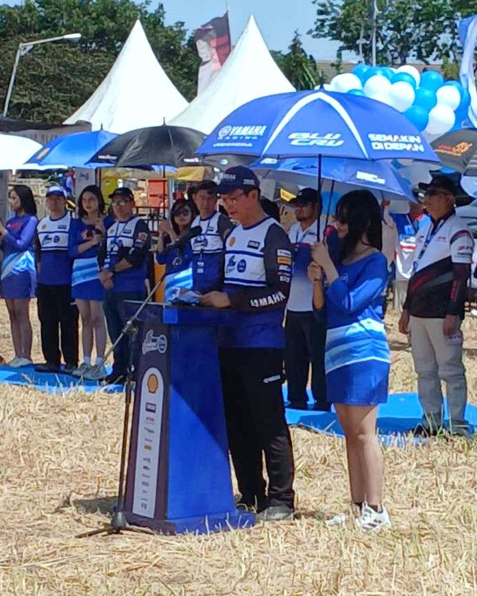Johanes Siahaan, General Manager Service and Motorsport YIMM menegaskan kalau YEC memang sengaja dirancang buat menggabungkan sisi kompetisi dengan berbagai aktivitas pendukung, biar masyarakat yang datang dapat pengalaman yang lengkap, bukan cuma nonton balapan doang.