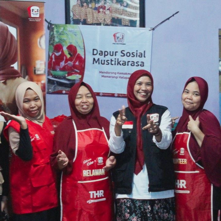 Seluruh hidangan Program Teh Celup Sosro Hidupkan Ramadanmu (THR) 2026 disiapkan oleh 846 ibu relawan yang menggerakkan dapur masjid sejak dini hari hingga menjelang waktu berbuka.