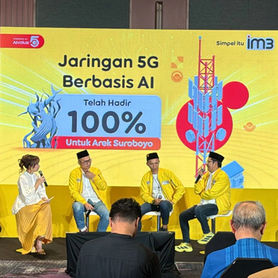 Dari kiri: Adiyanto Adhi Kusumo - SVP Head of Marketing Java Indosat, ⁠Sigit Herprabowo - SVP Head of Region East Java Indosat, ⁠Yose Navirianto - SVP Head of Technology Java Indosat pada acara Media Update & Buka Bersama “IM3 SATSPAM+ Amankan Pejuang Ramadan” yang diselenggarakan pada Senin, 23 Februari 2025 di Harris Gubeng - Majestic Ballroom, Surabaya.