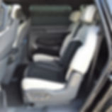 Jok baris ketiga nyaman diduduki dewasa dengan legroom yang masih memadai.