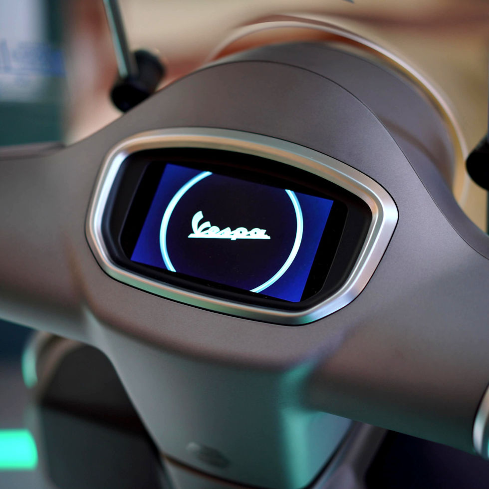 Dilengkapi sistem konektivitas Vespa MIA yang memungkinkan smartphone terhubung langsung ke kendaraan.