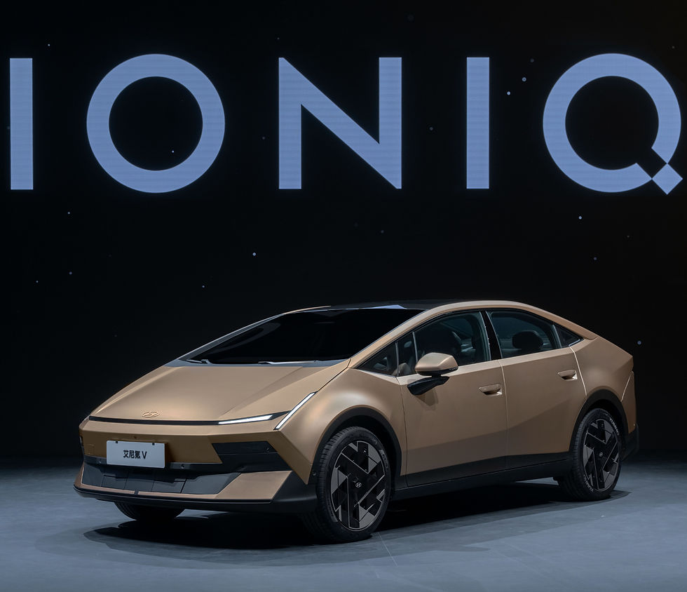 Dari sisi desain, IONIQ V mengusung siluet single-curve yang halus, menghasilkan tampilan yang bersih dan menyatu.