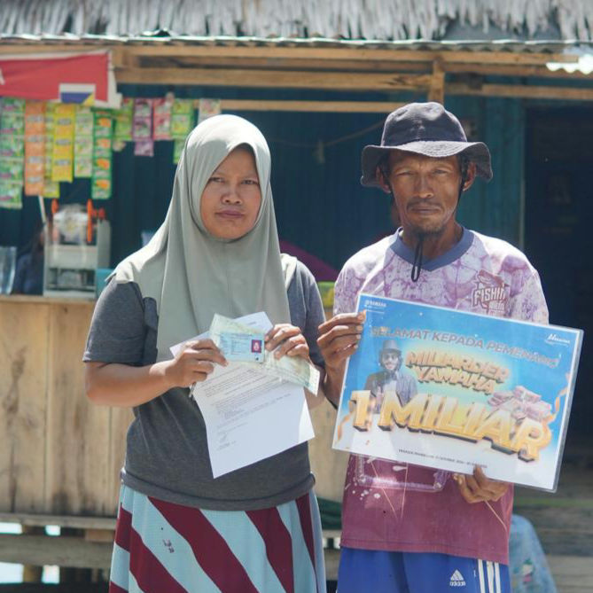 Sartina sempat tidak percaya juga, karena belum pernah dengar ada orang beli motor bisa dapat uang 1M!