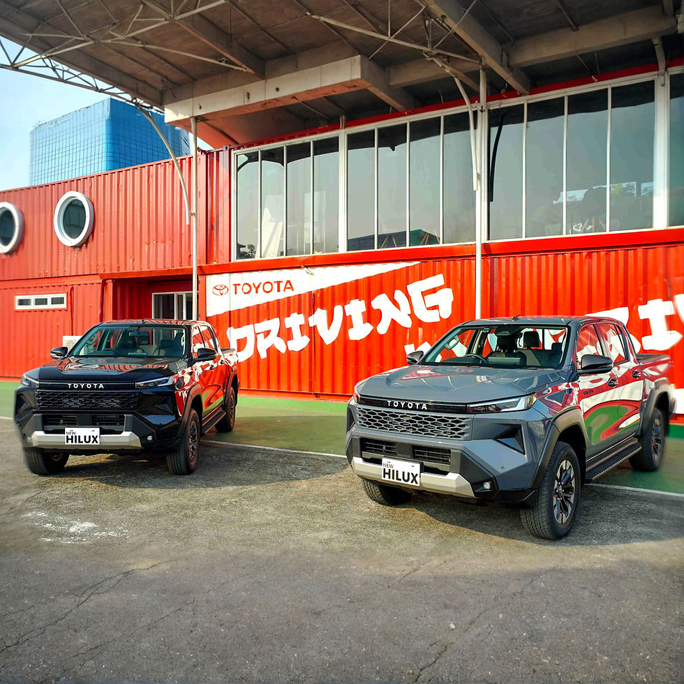 Toyota Hilux generasi ke-9 mendapatkan pembaruan menyeluruh pada sektor mekanis, desain eksterior-interior, serta penambahan varian bertenaga listrik murni (BEV).