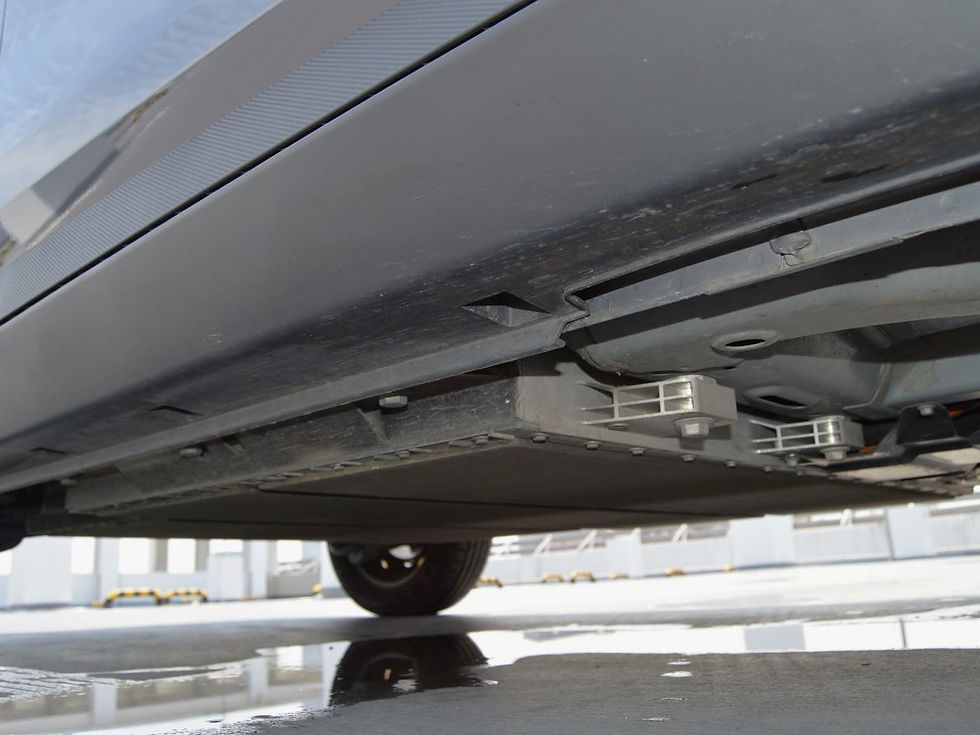 Baterai LFP dengan kapasitas hanya 29,6 kWH, keberadaannya cukup memangkas ground clearance sehingga hanya menyisakan jarak 168 mm dari permukaan tanah.