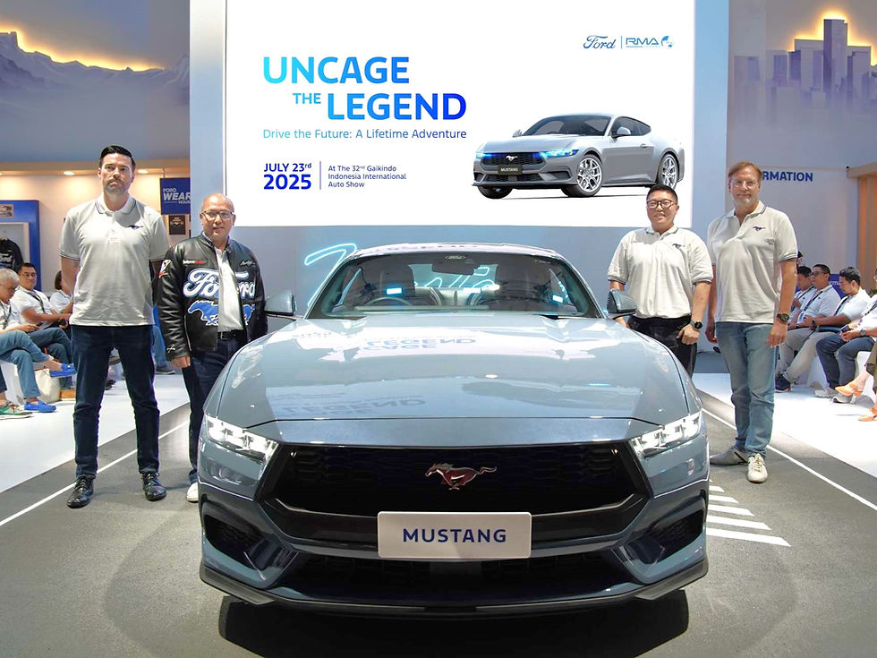Dari kiri: Mark Cheney, Country Manager Ford Motor Company; Toto Suharto, Country Manager RMA Indonesia; Erik Pascanugraha, Sales Director RMA Indonesia; Roelof Lambert, Regional Director RMA Indonesia.