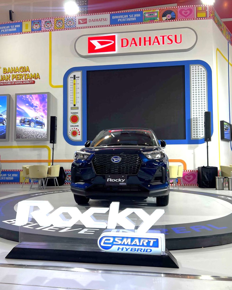 Daihatsu Rocky eSmart Hybrid tampil perdana di Kota Pahlawan di ajang GIIAS Surabaya 2025.