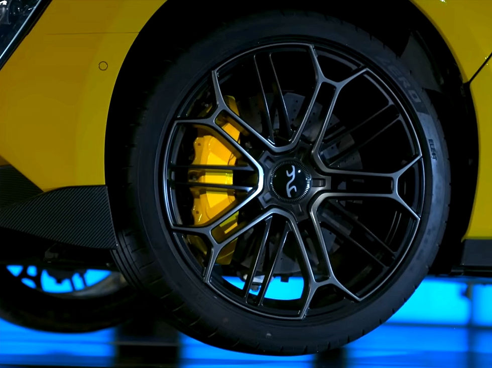 Demonstrasi ekstrem untuk menunjukkan kemampuan DiSus lewat supercar listrik Yangwang U9 yang mampu mampu "menari" dilakukan pertama pada 29 Mei 2023 lalu.