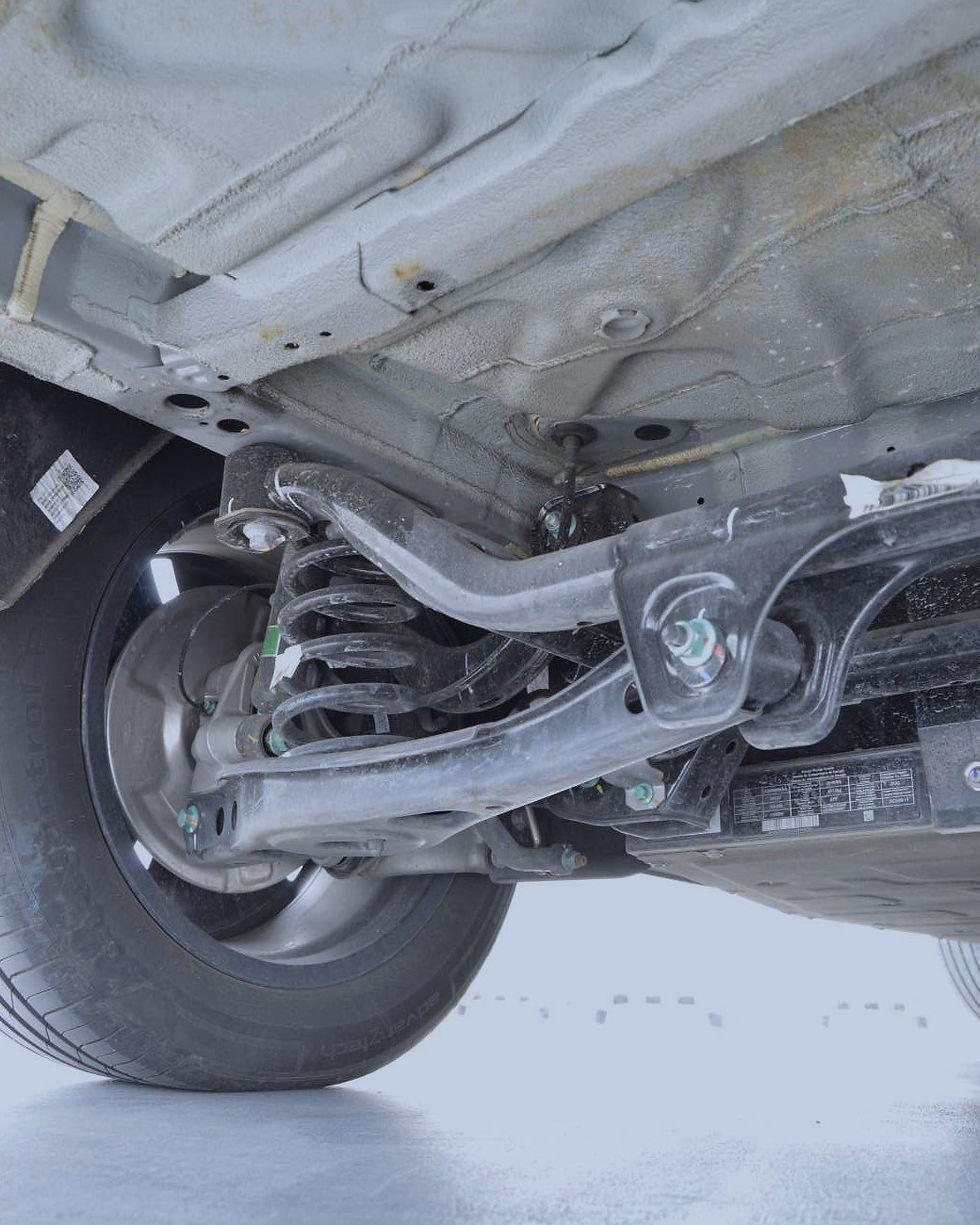 Suspensi belakang tergolong advance lantaran mengusung tipe Multi-link.