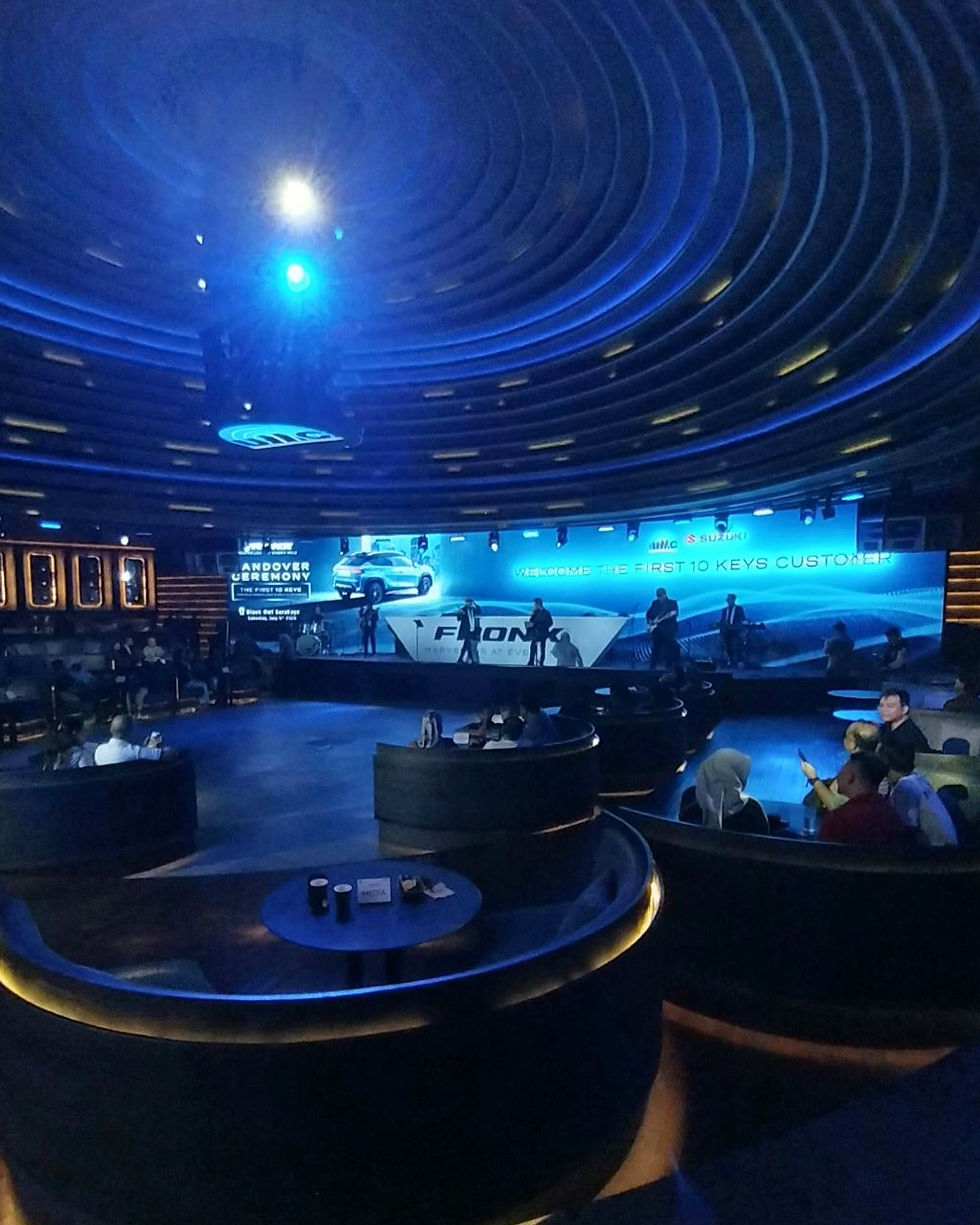 Seremoni penyerahan dihelat di Black Owl, Dining Resto eksklusif yang berlokasi di jantung kota Surabaya.