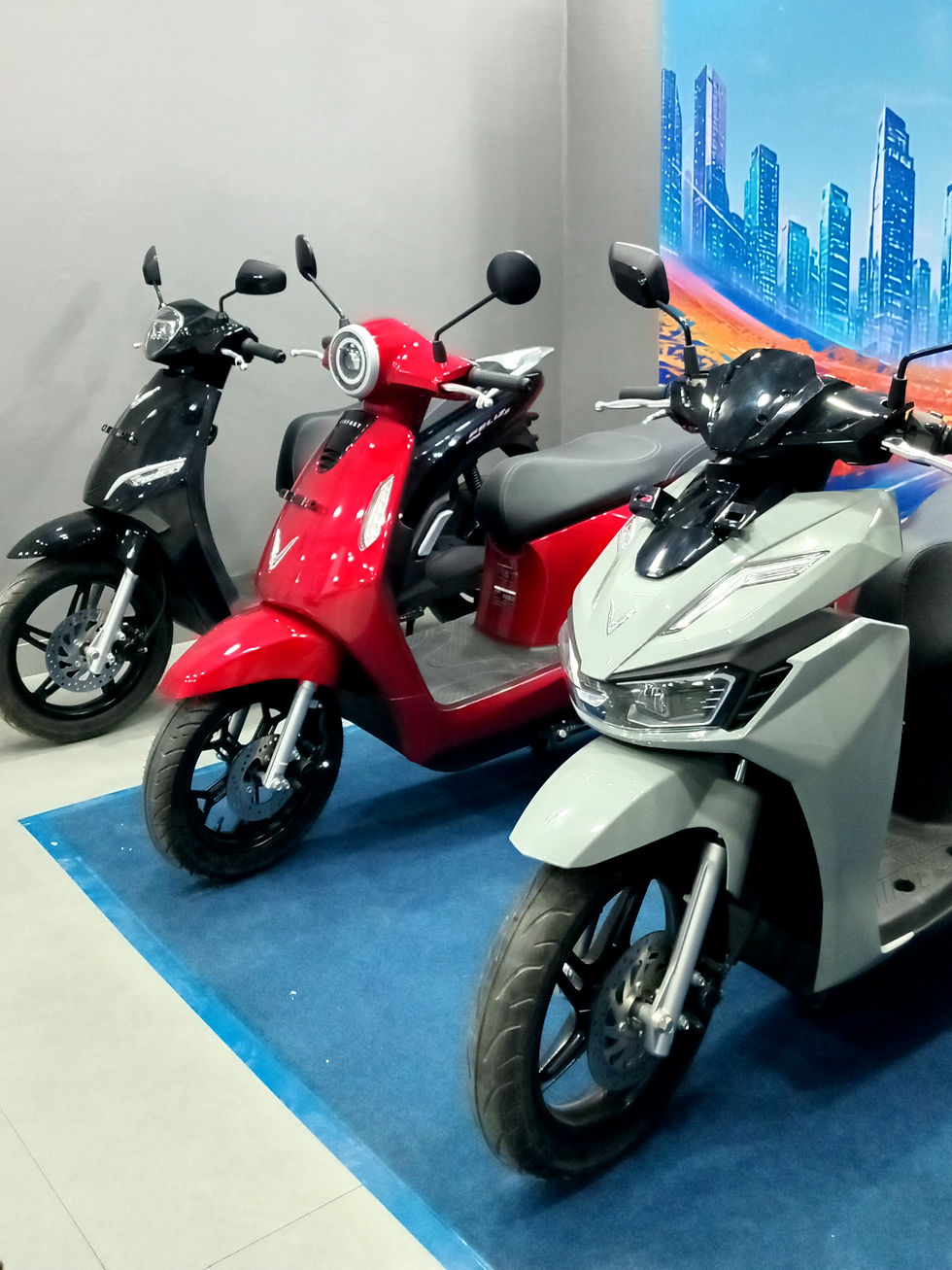 VinFast resmi mengumumkan harga On The Road (OTR) Surabaya dan Jawa Timur untuk tiga model motor listrik terbarunya VinFast Evo, VinFast Feliz II, dan VinFast Viper (24/7/2026).