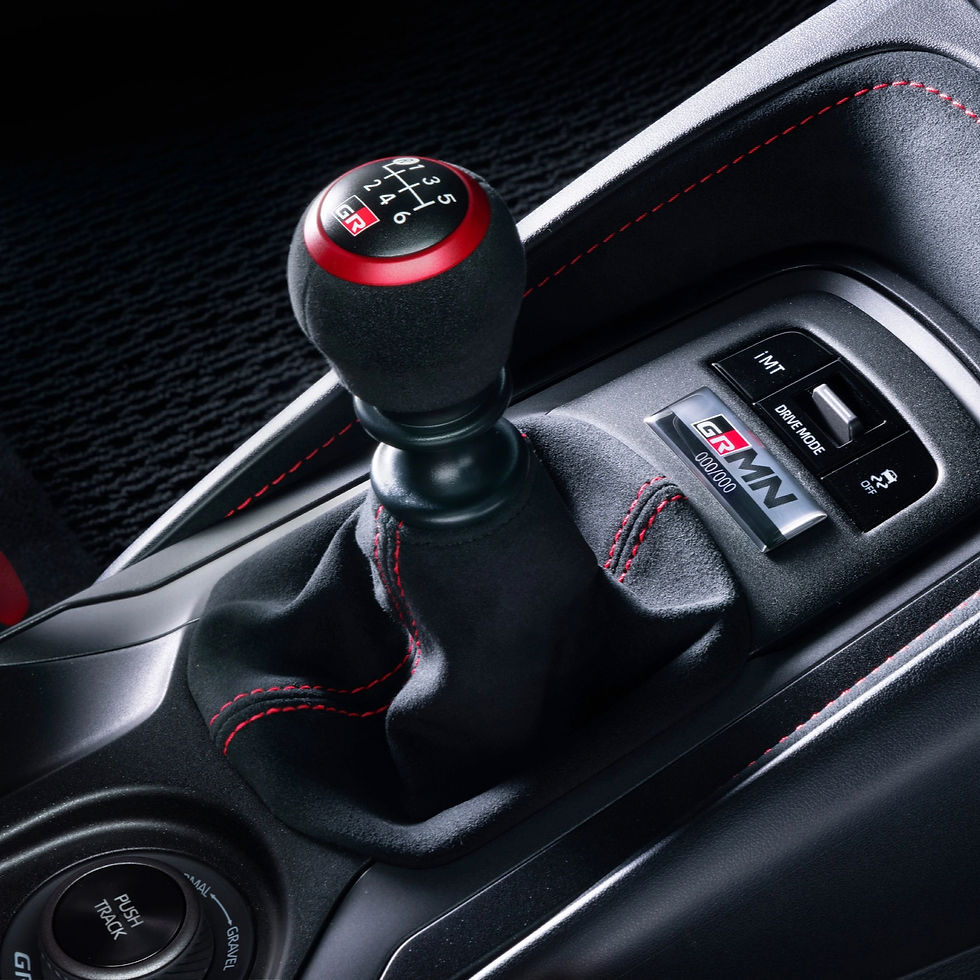 Menggunakan mesin G16E-GTS dengan iMT (6-speed manual transmission / close-ratio transmission).