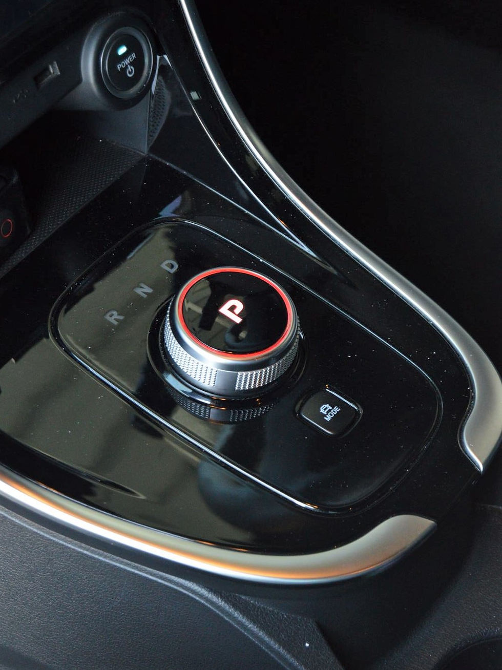 Punya 3 mode berkendara; Eco, Comfort dan Sport