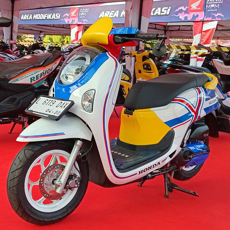 Showcase Arena adalah ruang pamer bagi pemilik motor modifikasi Honda yang awalnya lebih suka ngonten, namun perlahan suka ngontes.