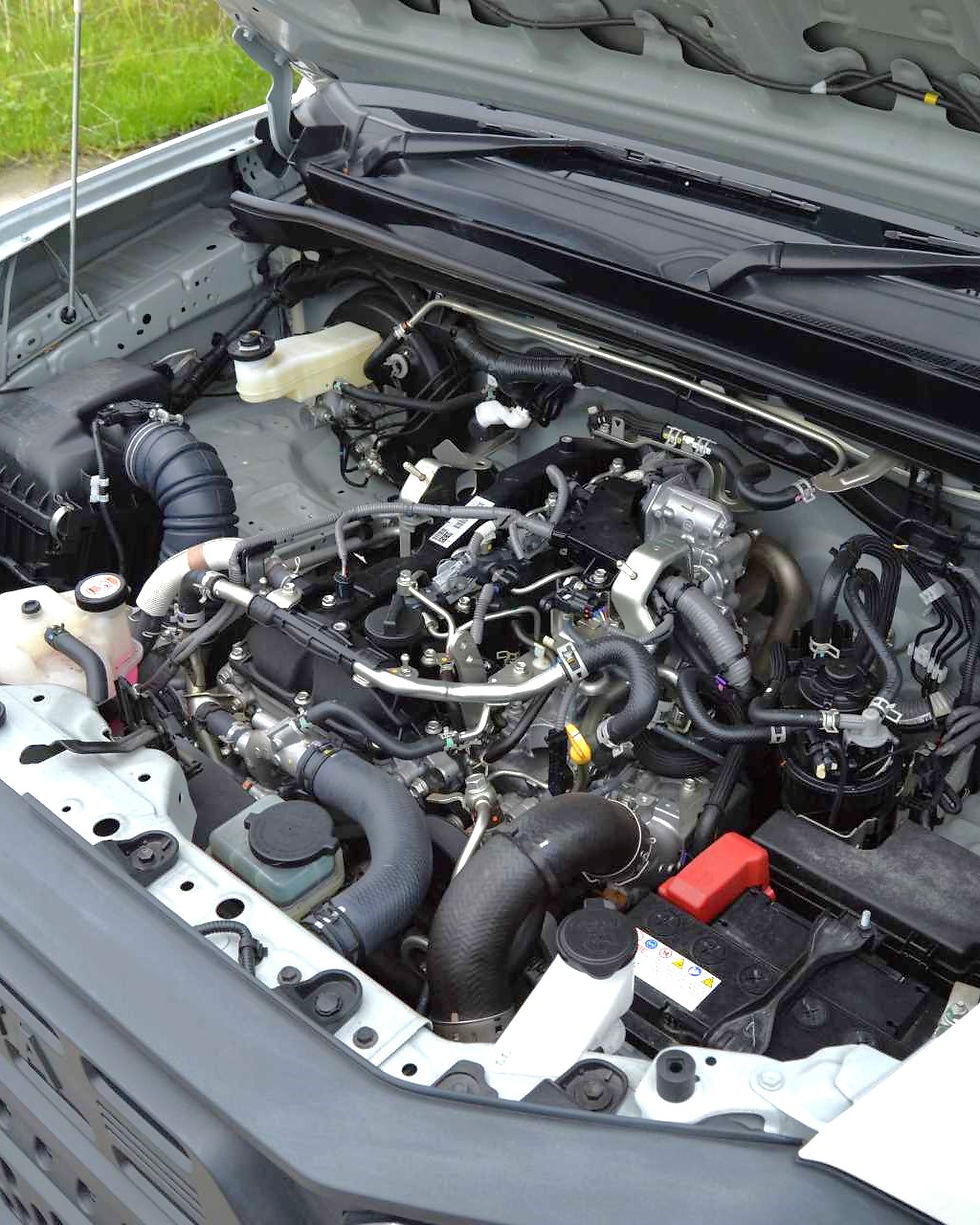 Mesin dieselnya sama dengan Kijang Innova Reborn dan Toyota Fortuner 2.4.